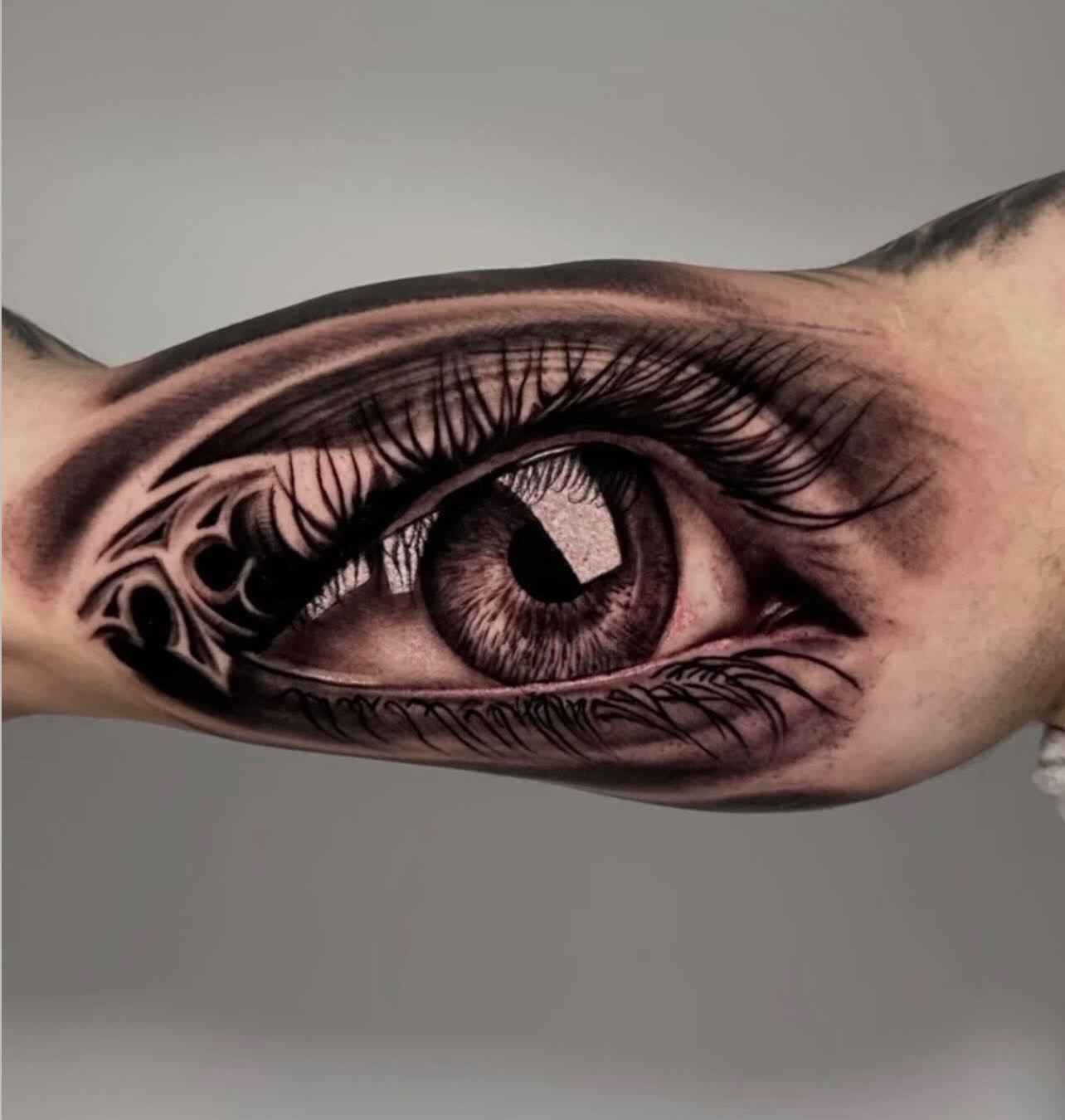 Realistic eye inner bicep